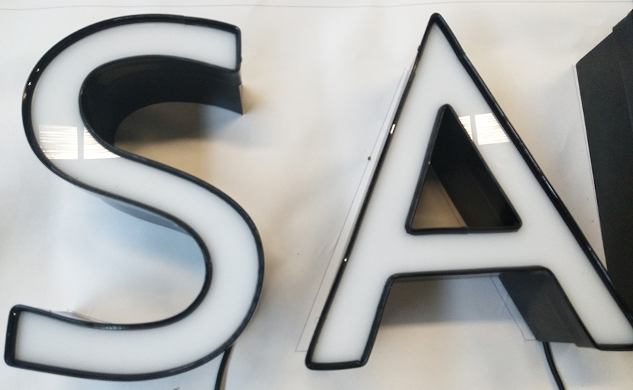 暴露的發光字和內心的發光字？