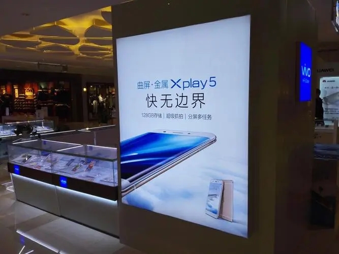 成都廣告公司拉布燈箱的亮度與哪些方麵有關？